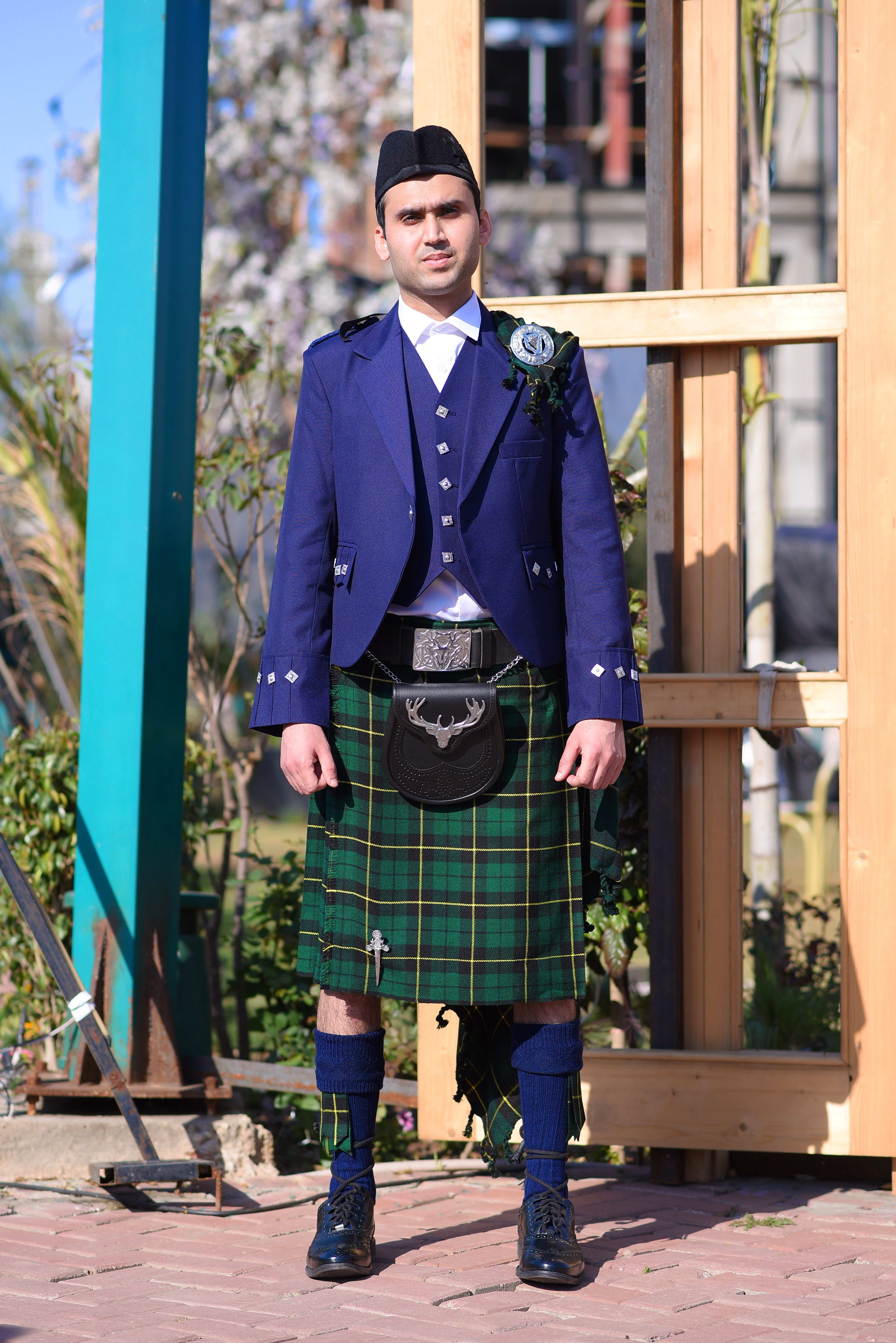 Men's 5 Yard Scottish Tartan Kilt, Highland Wedding Kilt, Wallace Hunting Tartan Kilt