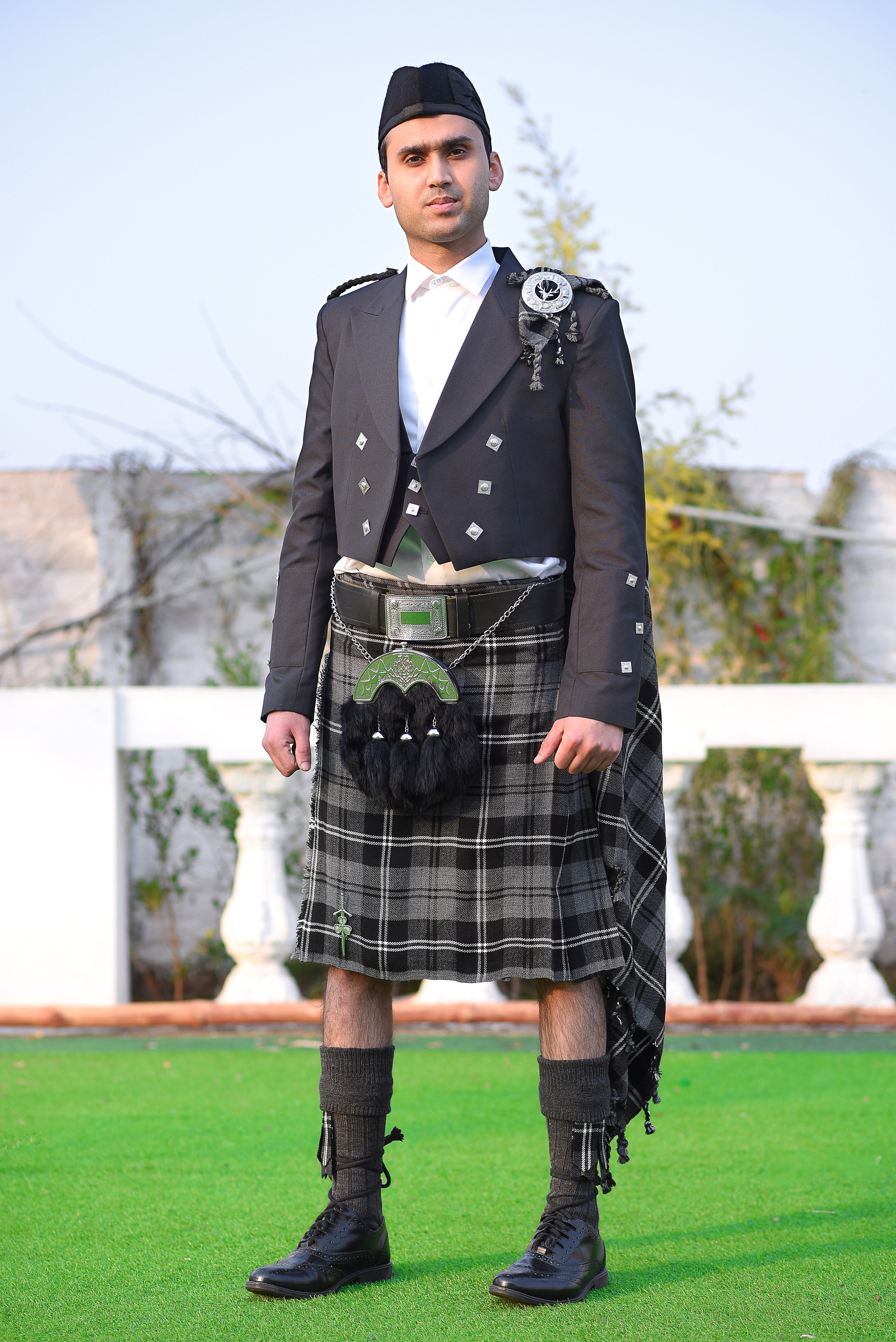 Men's 8 Yard Kilt for Men, Men's Deluxe Kilt, Scottish Tartan Kilt, Highland Wedding Kilt, Mackenzie Weathered Kilt